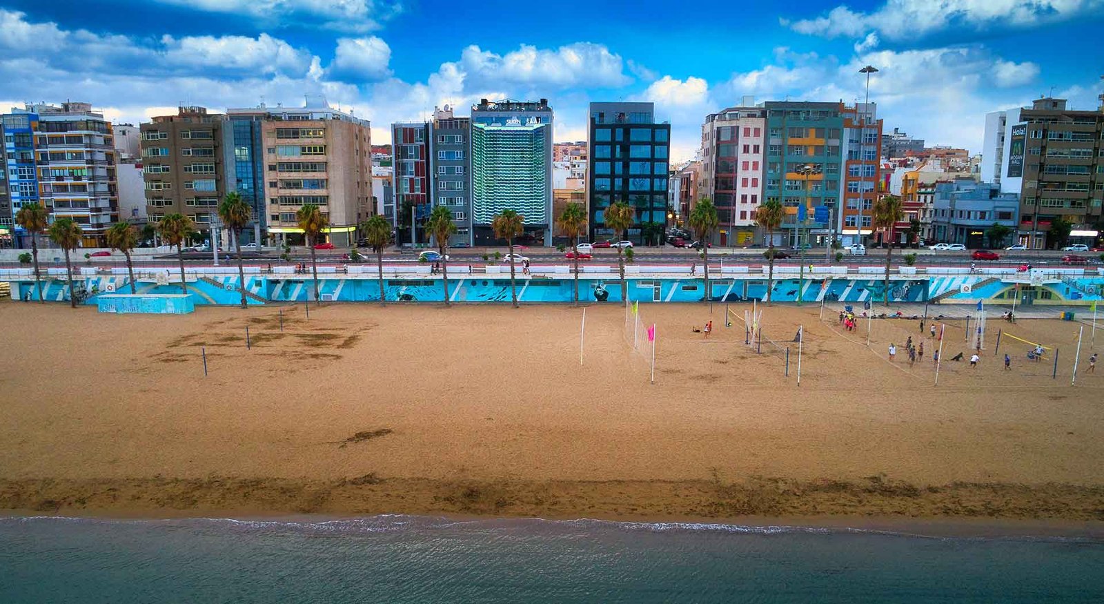 Hotel Silken Saaj desde el mar - vista aérea