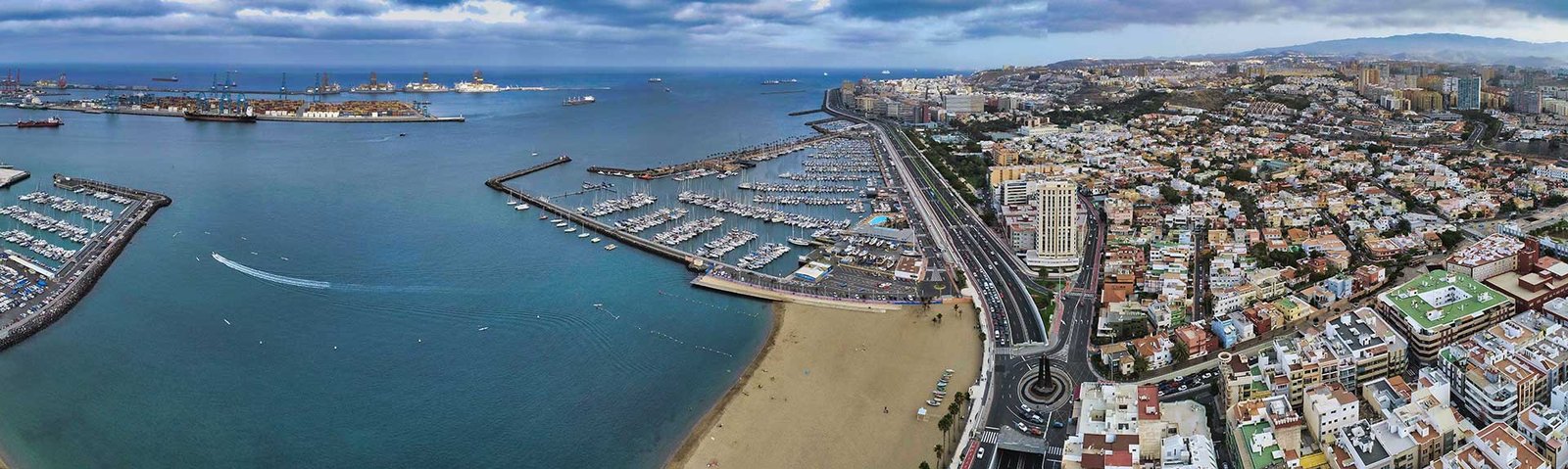 Panorámica aérea de una parte de Las Palmas de Gran Canaria desde Alcaravaneras - dir. sur